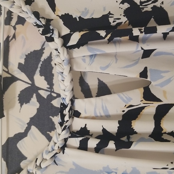 Karl Lagerfeld Floral & Leaf Print Short  Sleeve Top - Picture 3 of 9